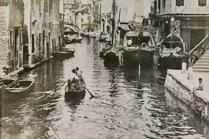 An old photograph showing Venetians rowing by the "squero" in Cannaregio